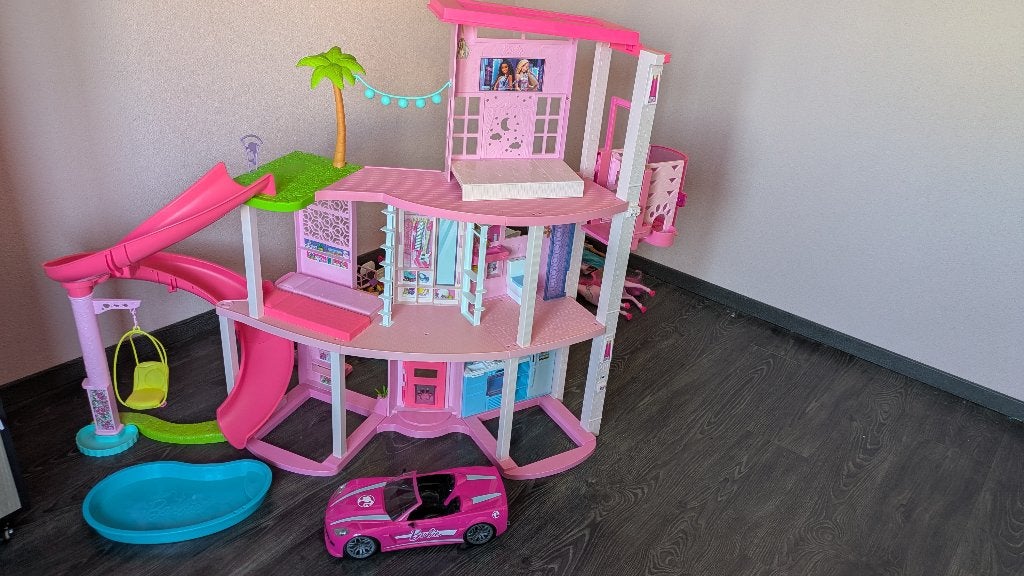 Overcompleet Barbie huis met bestuurbare cabrio, Ophalen, Zo goed als nieuw, Poppenhuis