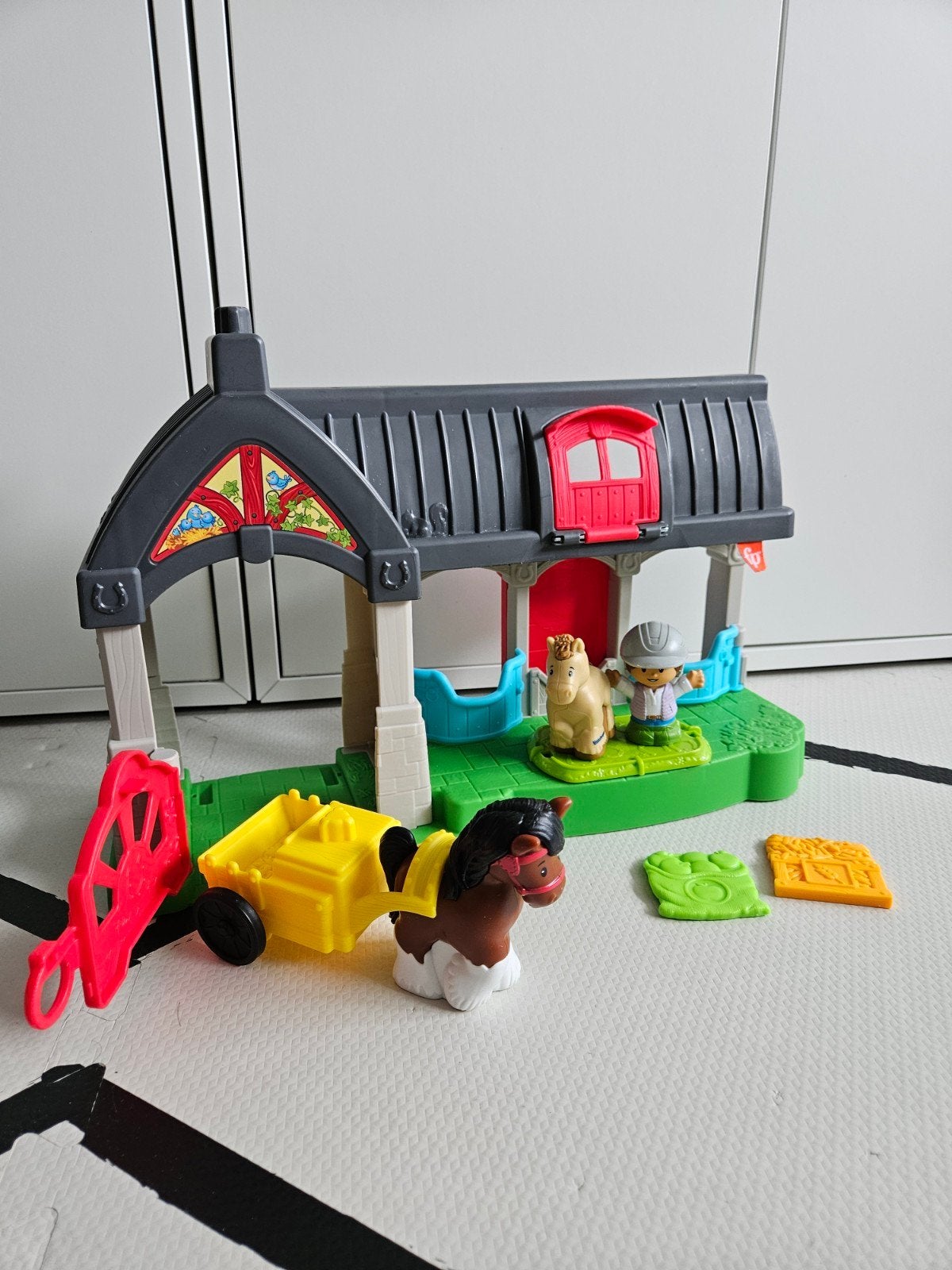 Fisher-Price Little People Paardenstal met geluid, Ophalen, Zo goed als nieuw, Overige typen, Met geluid