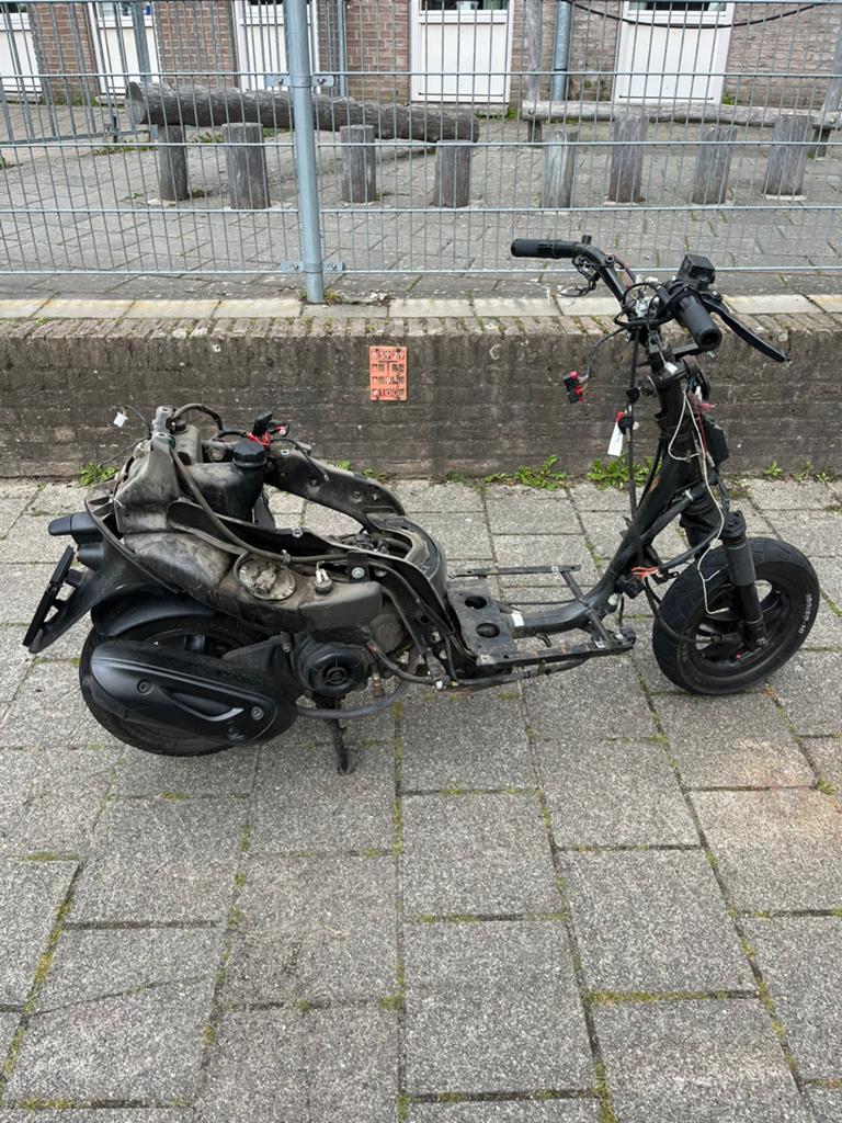 Piaggio zip 2020 model, Fietsen en Brommers, Snorfietsen en Snorscooters, Ophalen of Verzenden, Zo goed als nieuw, Benzine, Piaggio
