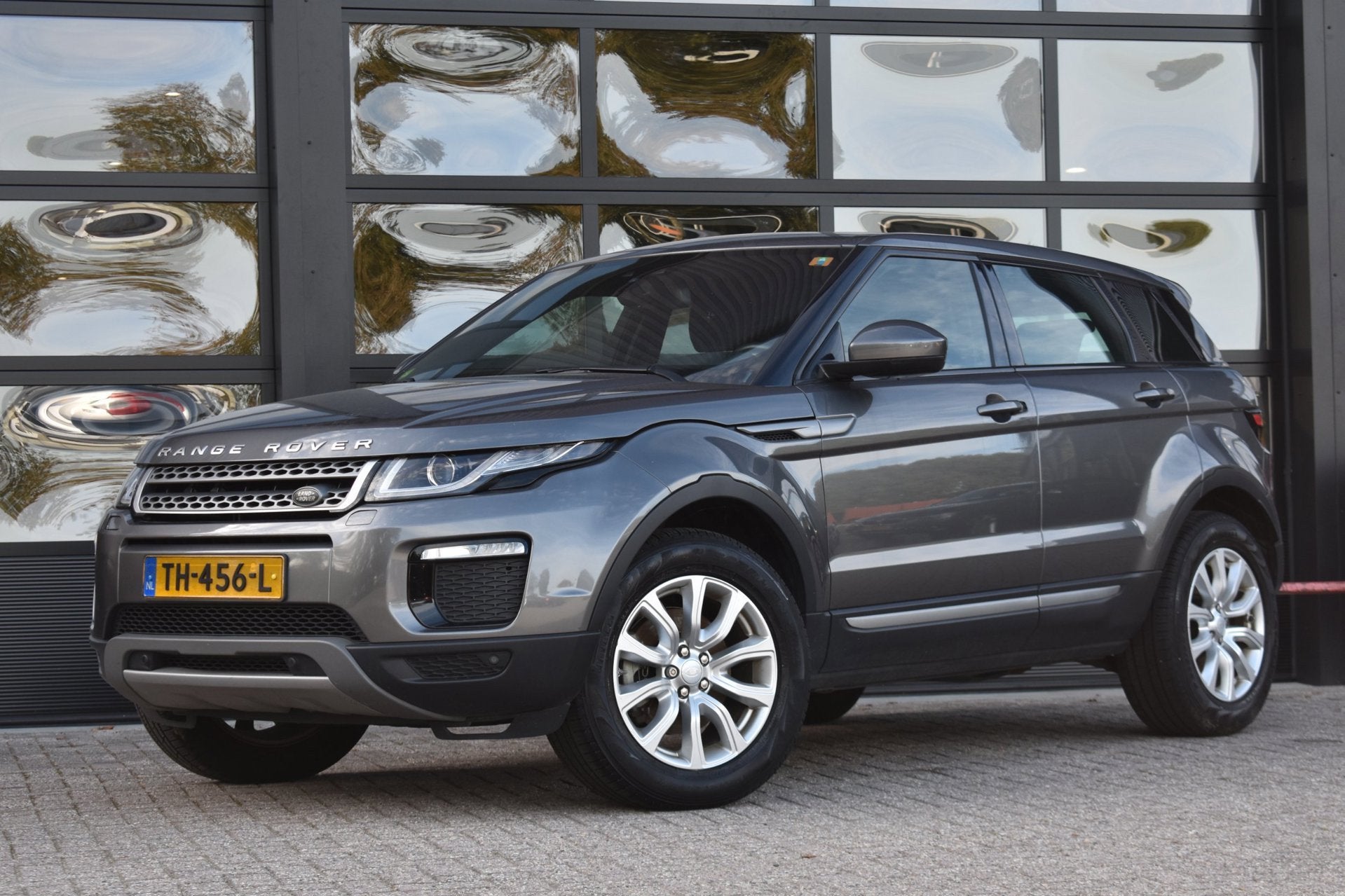 Land Rover Range Rover Evoque 2.0 Si4 Urban Series SE '18 MO, Automaat, Land Rover, SUV of Terreinwagen, Zilver of Grijs