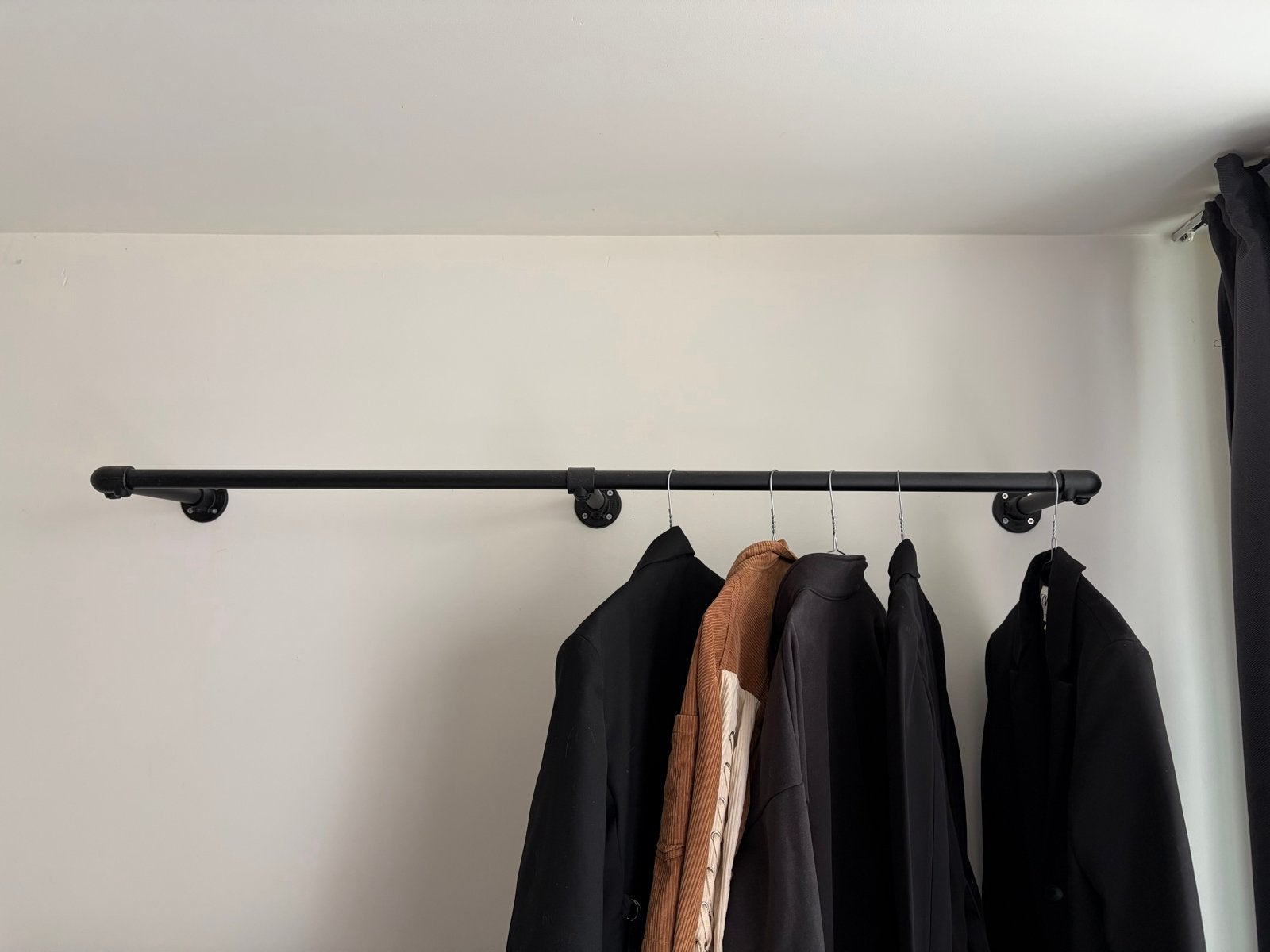 Zwart Kledingrek Steigerbuis - 1.40m lang, 30cm diep, Ophalen, Zo goed als nieuw