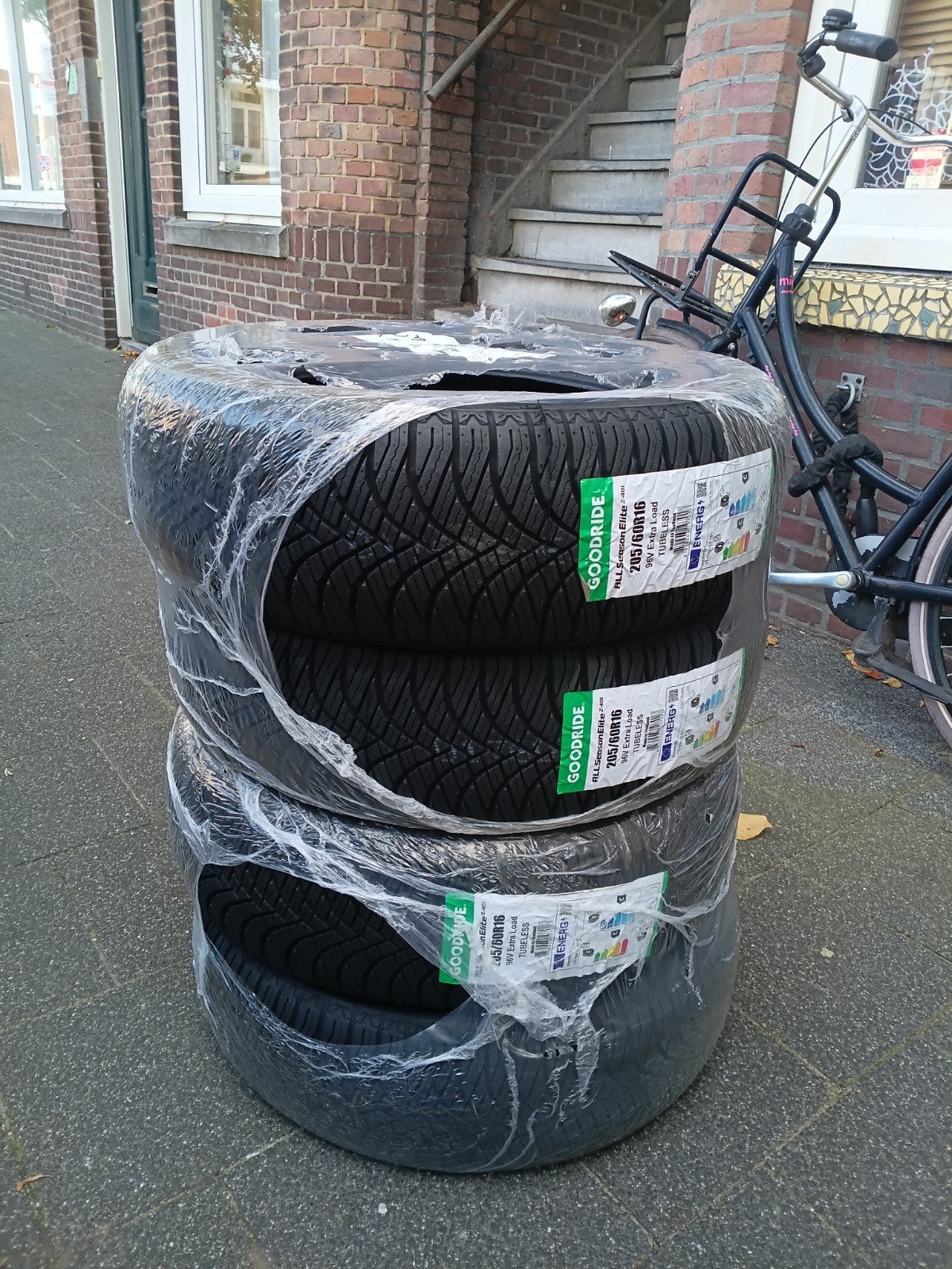 Vier gloednieuwe Goodride All Season banden 205/60R16, Auto-onderdelen, 16 inch, Nieuw, All Season, Band(en)