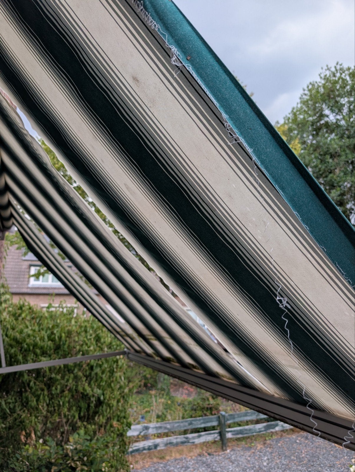 Knikarmscherm met scheuren en defect mechanisme, Tuin en Terras, Zonneschermen, Ophalen, Gebruikt, 250 cm tot 450 cm, Knikarmscherm
