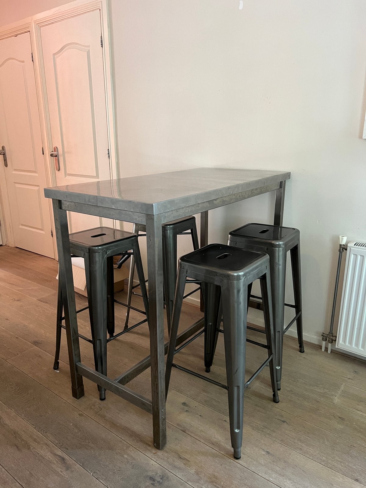 Metalen RVs bartafel met 4 krukken, Ophalen, Gebruikt, 90 cm of meer, Metaal