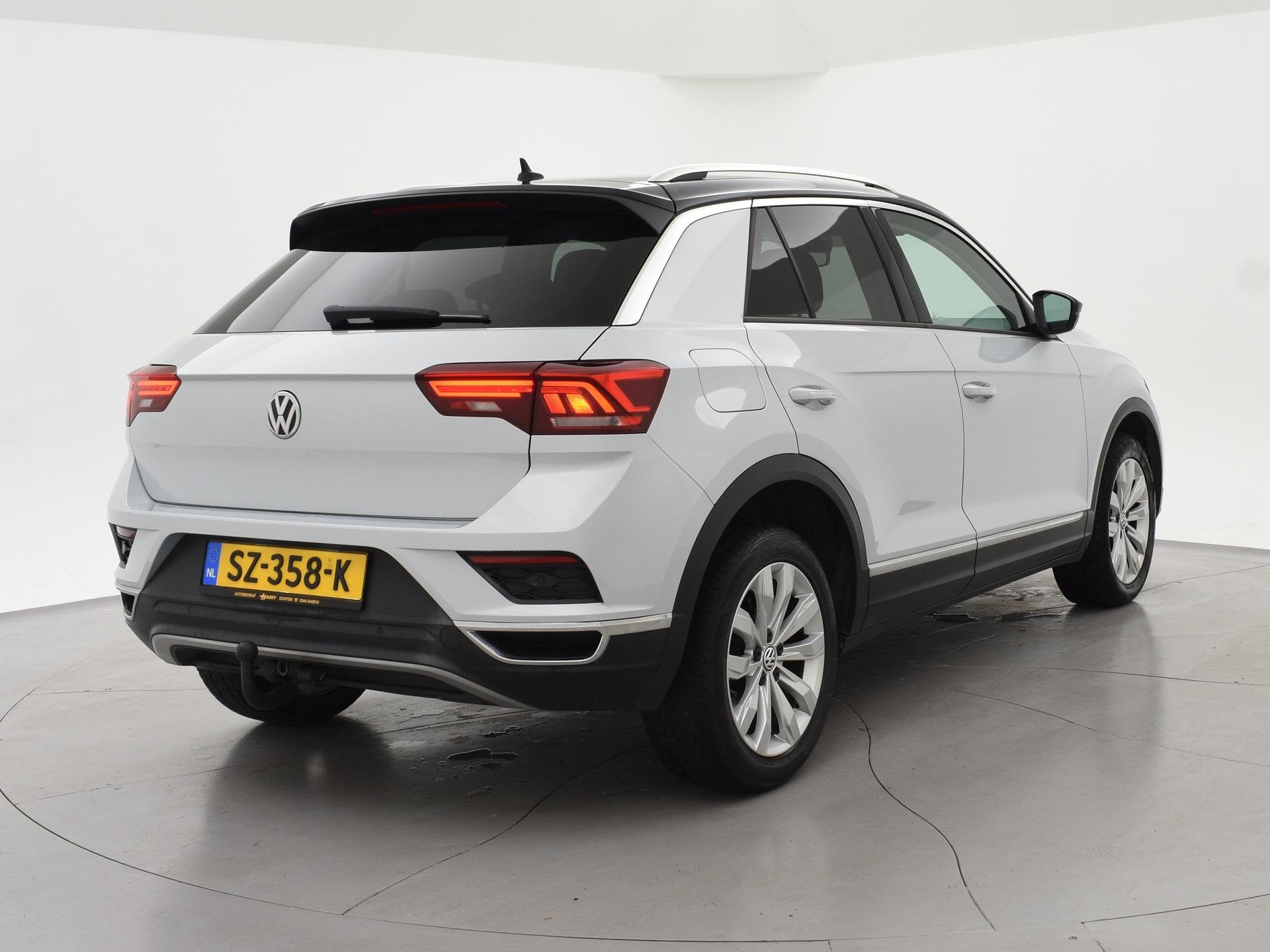 Volkswagen T-Roc 1.5 TSI 150 PK DSG SPORT BTW + TREKHAAK | V, Auto's, Stof, 4 cilinders, 150 pk, Automatische klimaatregeling