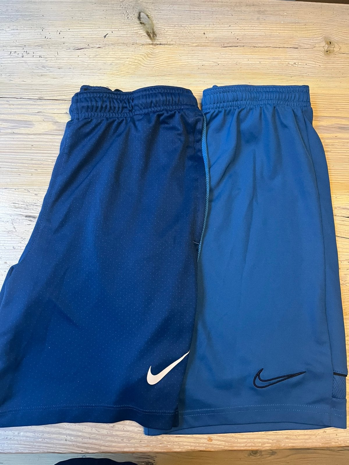 2 Nike shorts maat 158, Zwart, Overige maten, Ophalen of Verzenden, Zo goed als nieuw