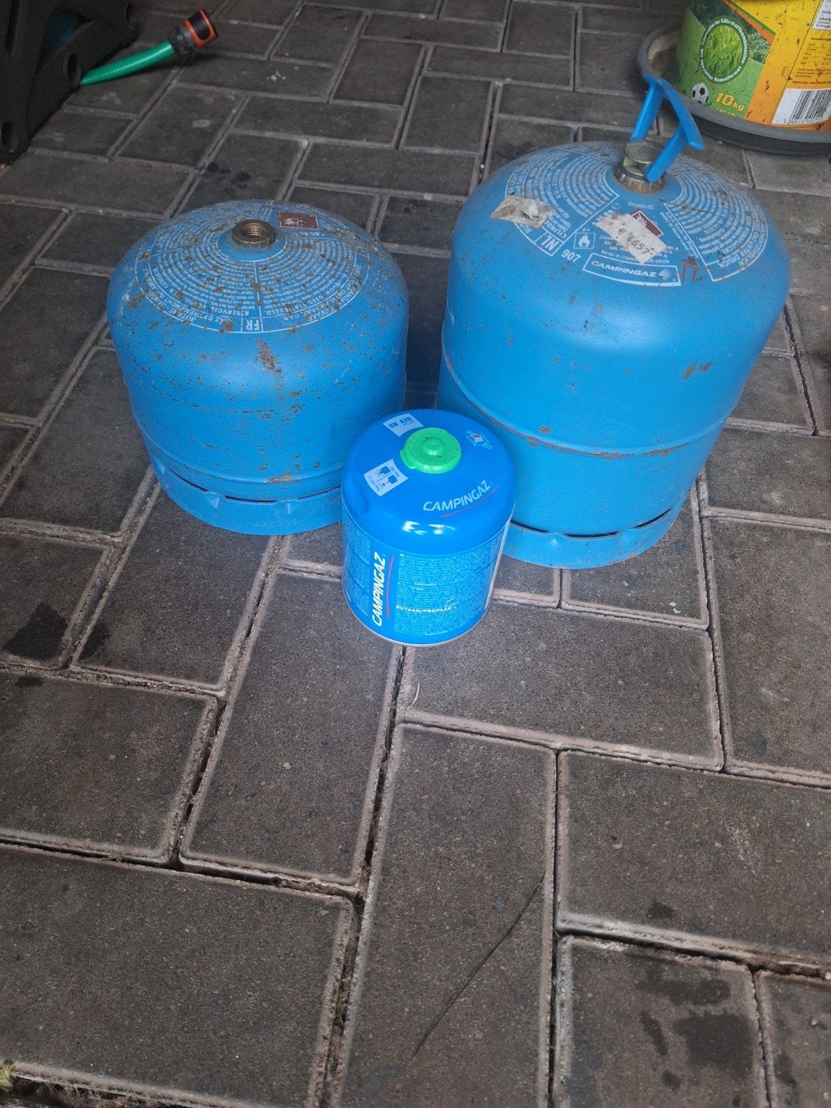 2 bijna lege en 1 volle Campingaz gasfles, Ophalen, Gebruikt