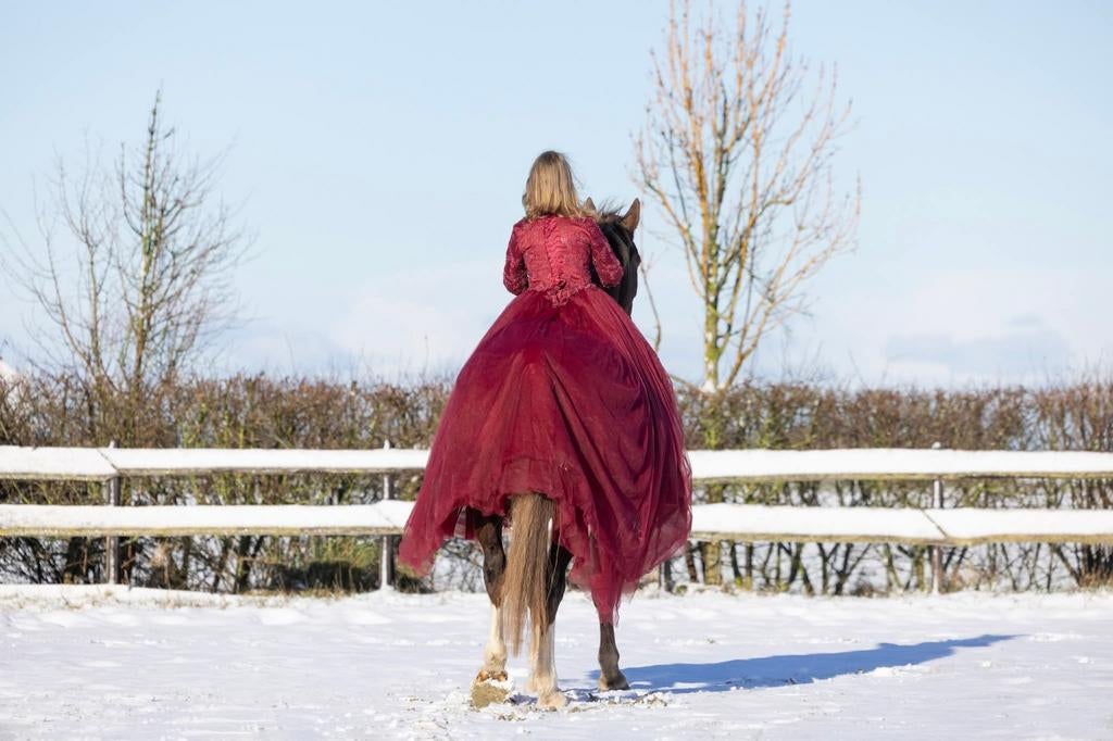 Prachtige rode galajurk 36/38 - Gebruikt, Kleding | Dames, Jurken, Ophalen of Verzenden, Gedragen, Rood, Onder de knie