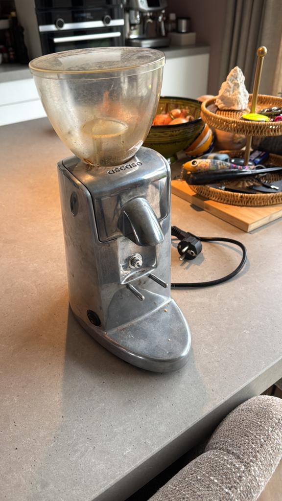 Werkende bonenmaler voor verse koffie van het merk Ascaso, Ophalen, Koffiemolen