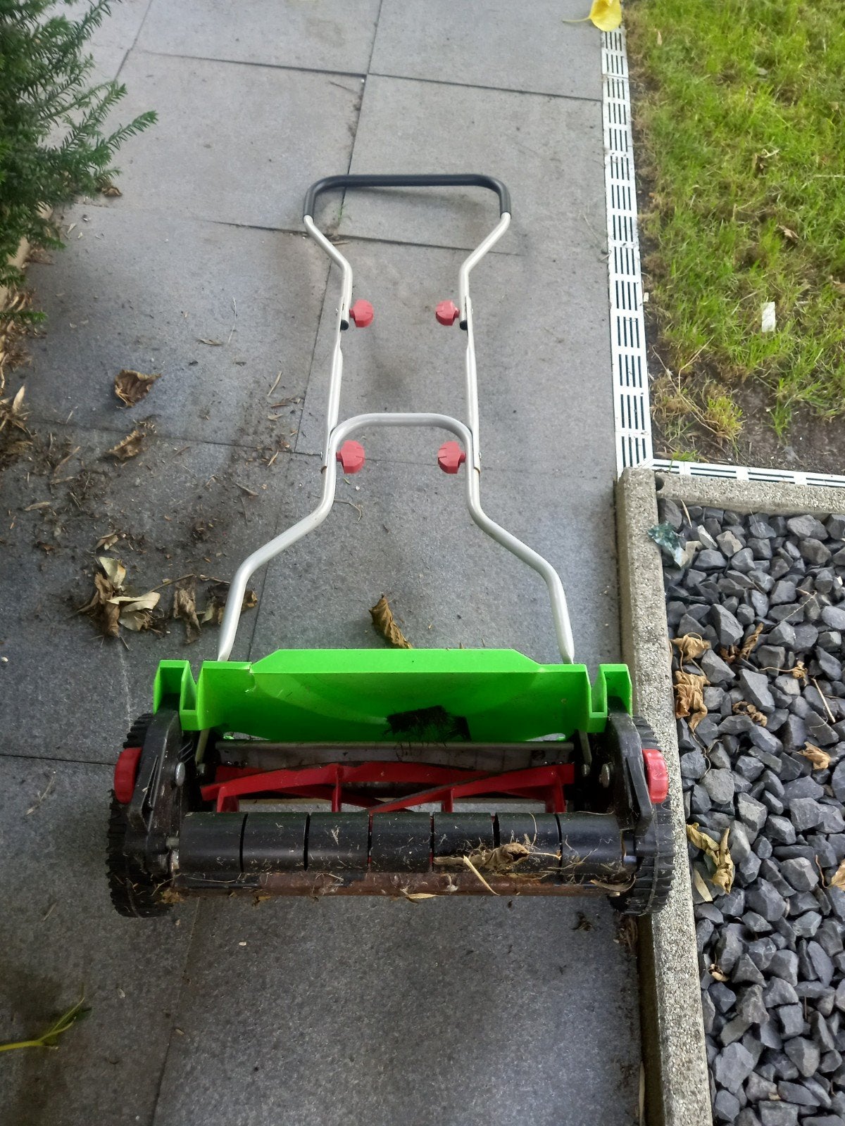 Goed functionerende handgrasmaaier, Tuin en Terras, Grasmaaiers, Gebruikt, Handgrasmaaier, Ophalen of Verzenden, 30 t/m 39 cm