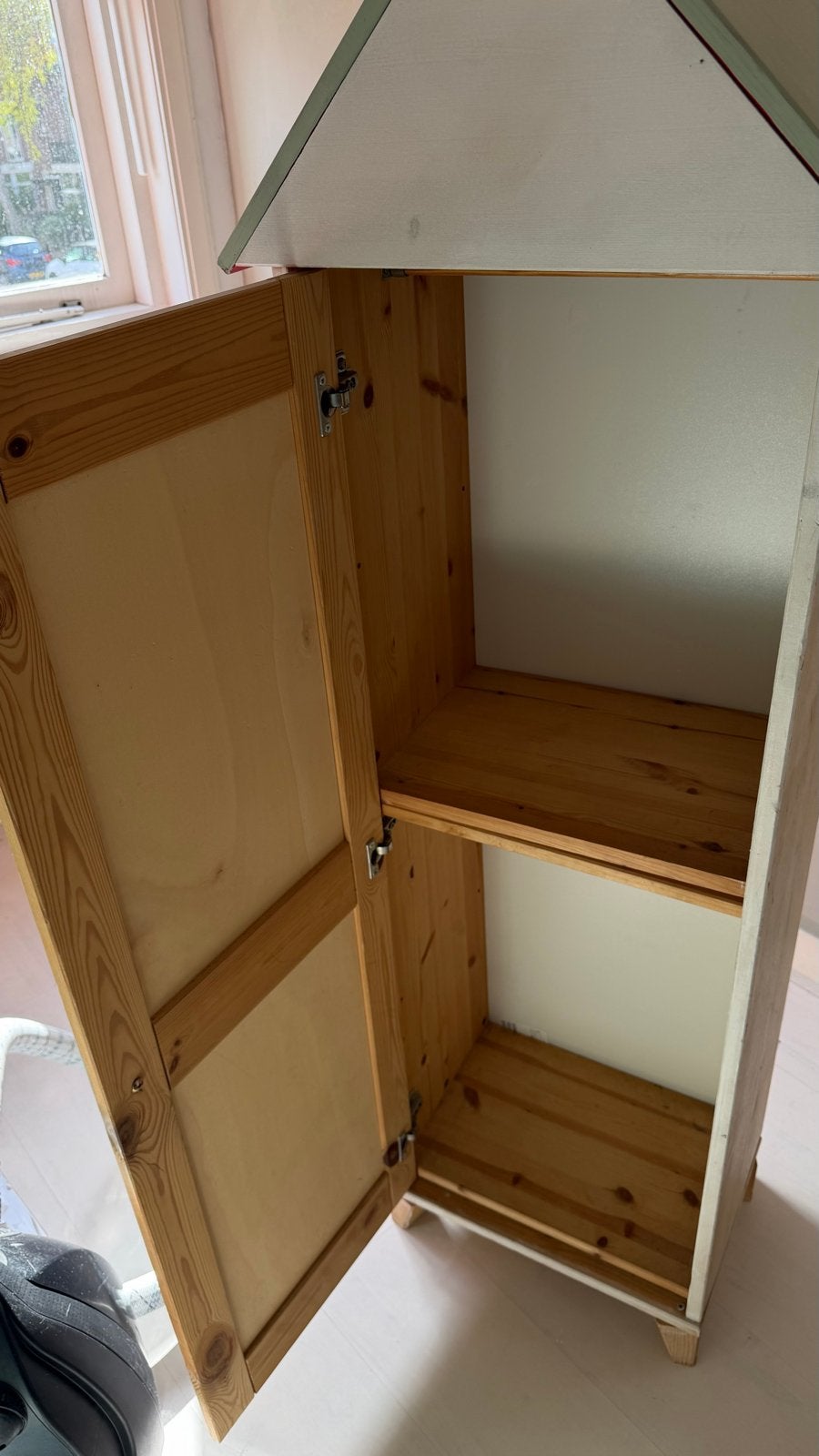 Massief houten kinderkast in huisvorm, Ophalen, Gebruikt