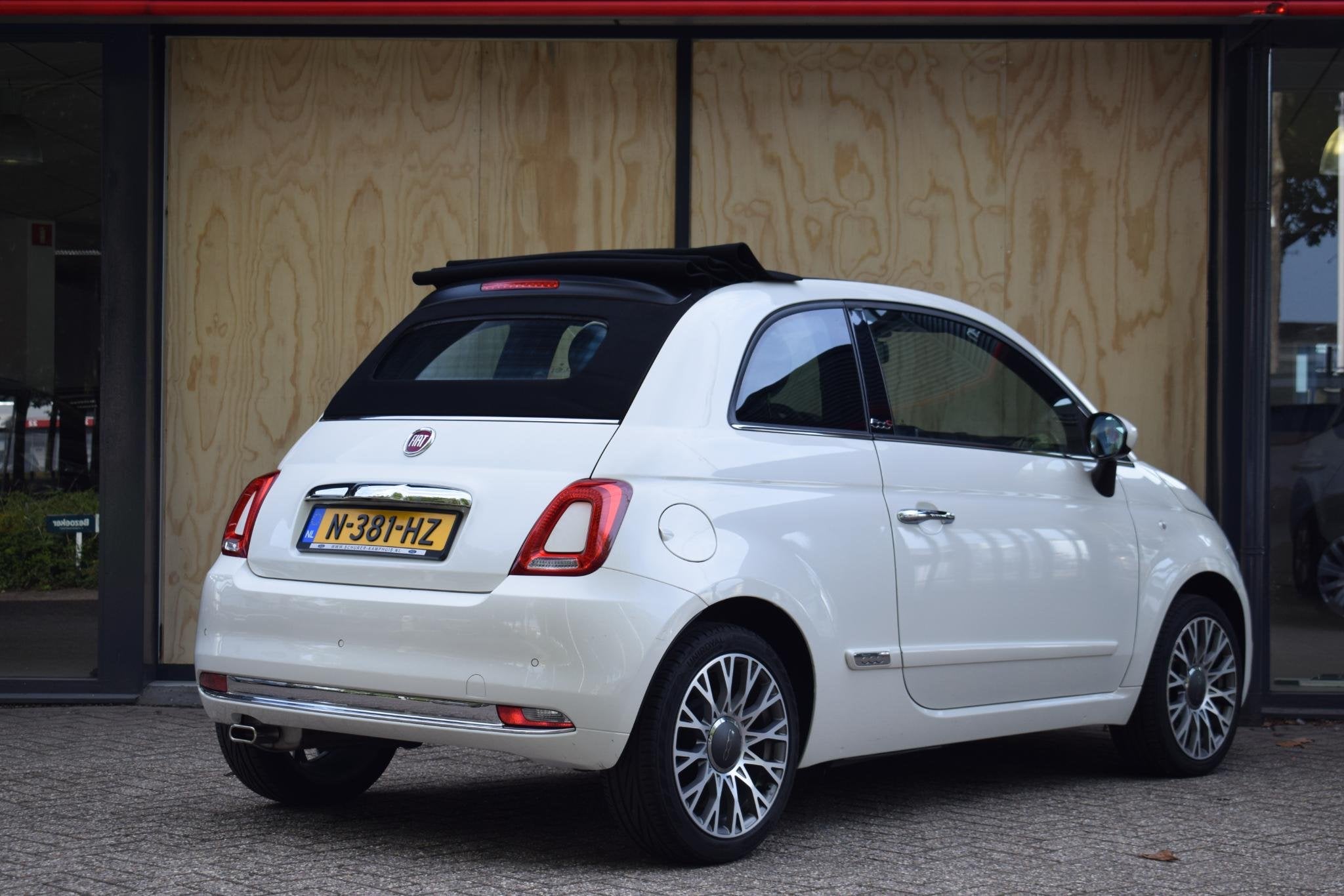 Fiat 500 1.2 Star Automaat |GR NAVI|LEDER|LMV|PDC|CARPLAY|, 4 cilinders, 4 stoelen, Wit, Bedrijf