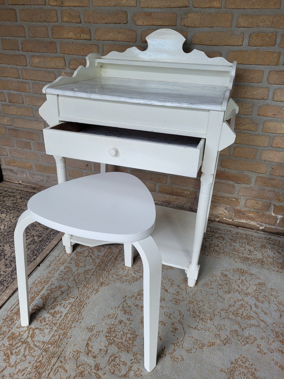 Kaptafel / make-up tafel met marmerlook blad en krukje, Ophalen, Gebruikt, Klassiek, Modern, Elegant, 50 tot 100 cm
