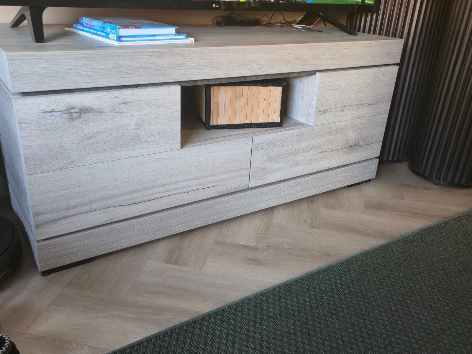 zeer mooie dressoir met tv kast. moet weg t.e.a.b., Ophalen, 25 tot 50 cm