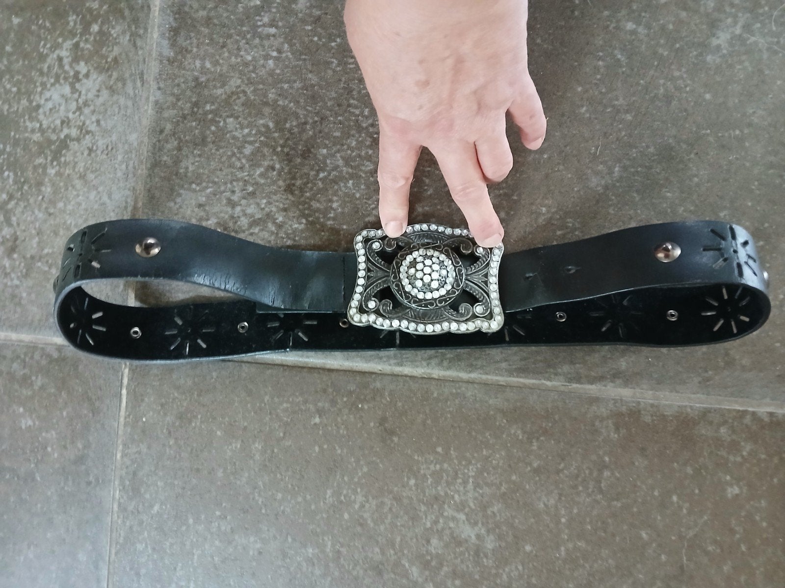 Zwarte riem met mooie gesp., Ophalen, 80 tot 90 cm, 3 tot 5 cm, Zwart