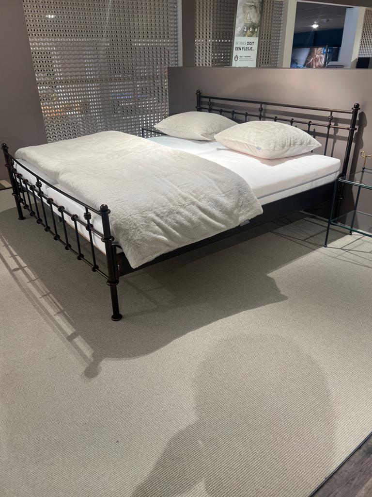 Ledikant 180x200 met bijpassende nachtkastjes, Huis en Inrichting, Slaapkamer | Nachtkastjes, Ophalen, Nieuw, 55 tot 70 cm, Glas