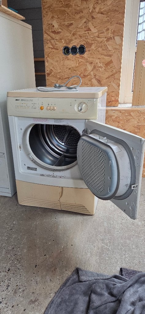 Condensdroger Zanussi, Ophalen, Wolprogramma, Gebruikt, 4 tot 6 kg