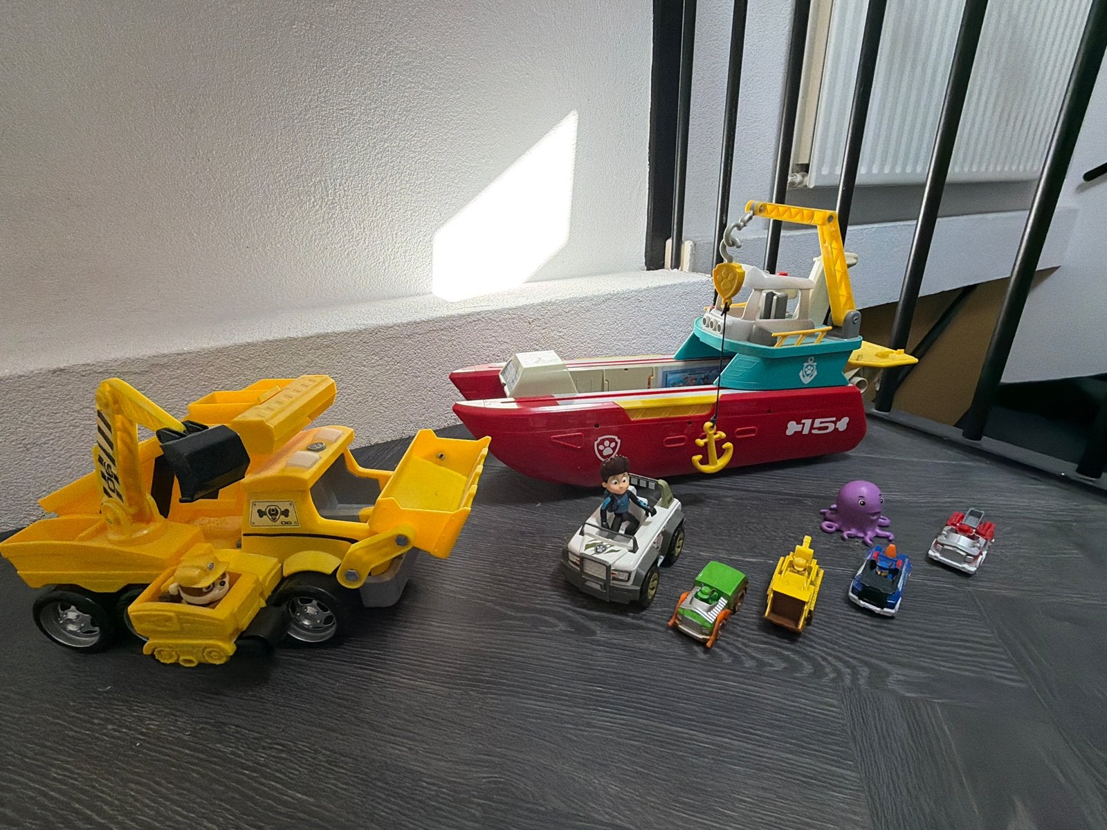 Paw Patrol speelgoed set: boot, graafmachine en voertuigen, Kinderen en Baby's, Speelgoed | Speelgoedvoertuigen, Ophalen, Gebruikt