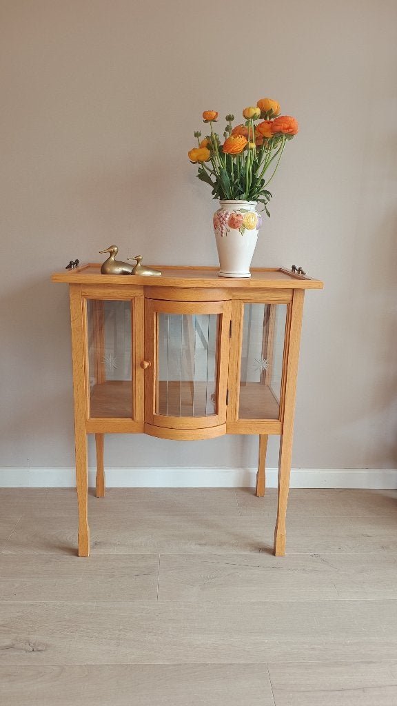 Mooi vintage theekastje met geslepen sterren, Ophalen, Glas, 50 tot 100 cm, Zo goed als nieuw