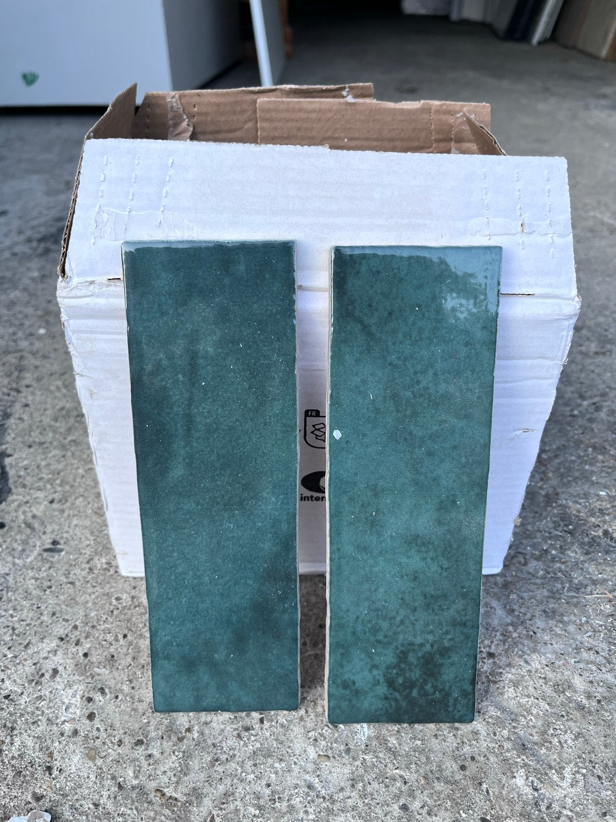 Groene keramische tegels - 2 stuks, Zo goed als nieuw, 20 tot 40 cm, Minder dan 5 m², Wandtegels