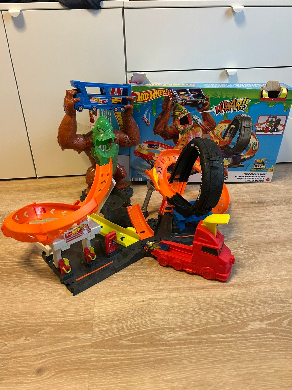 Hotwheels Toxic Gorilla Slam, compleet in doos, Racebaan, Ophalen of Verzenden, Zo goed als nieuw, Hot Wheels