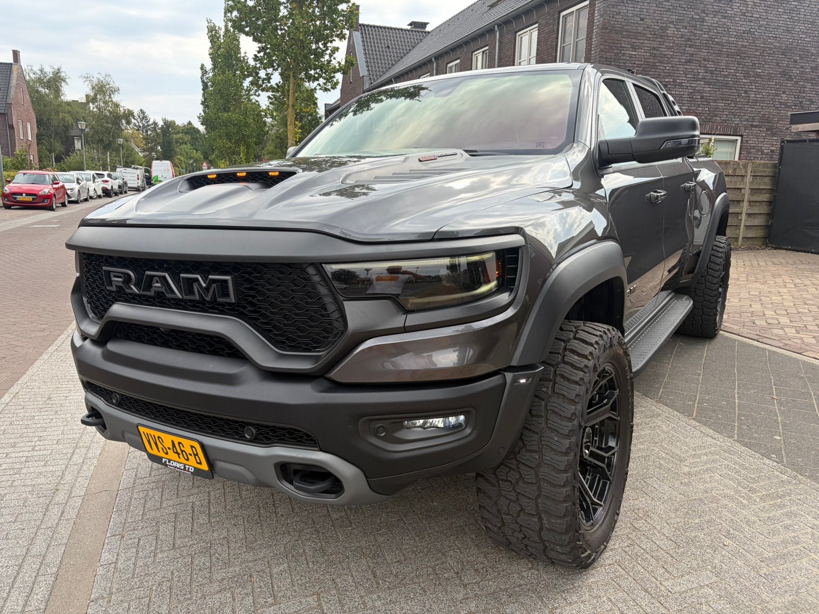 Dodge TRX Hellcat 2023 Grijs NAP nieuwstaat vol,vol,vol, Auto's, Automaat, Dealer onderhouden, Vierwielaandrijving, Particulier
