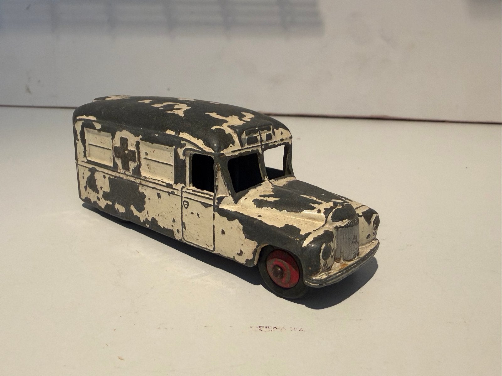 Dinky Toys Daimler Ambulance - Vintage Speelgoedauto, Ophalen of Verzenden, Gebruikt