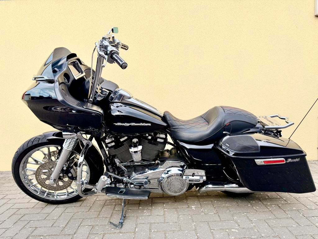 HarleyDavidson ROAD GLIDE FLTRX Bagger factory  custom, 2 cilinders, 107 cc, Chopper, 3439LB