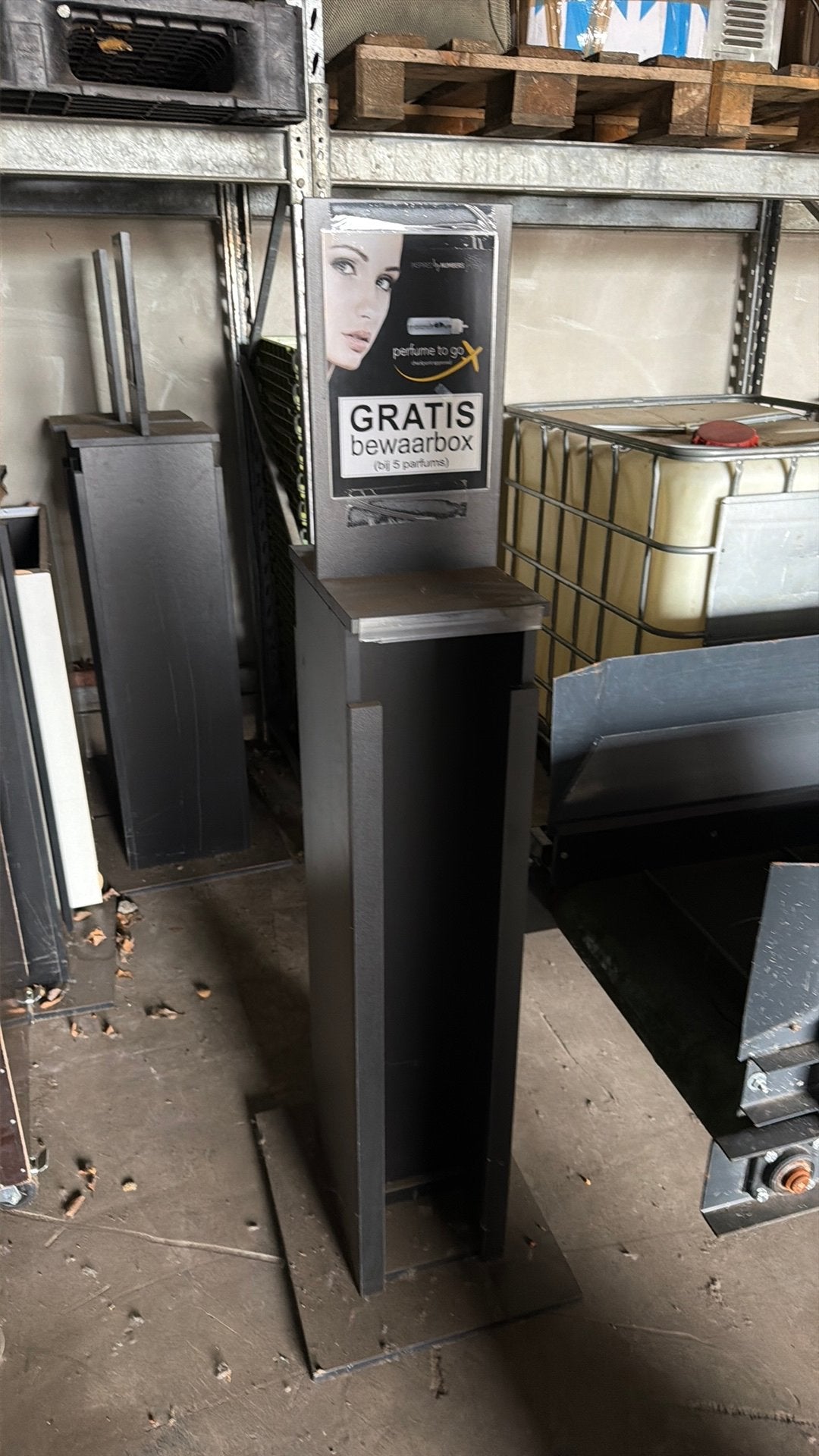 winkeldisplay/promotiestandaard, Ophalen, Zo goed als nieuw
