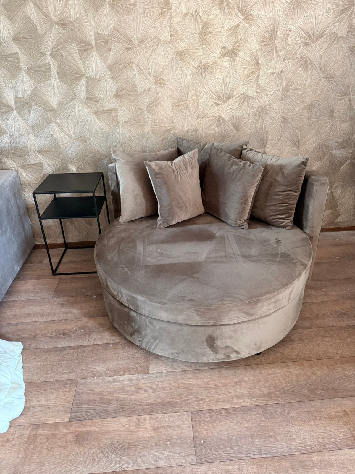Velvet fauteuil sand, Huis en Inrichting, Fauteuils, Nieuw, Stof, 100 tot 125 cm, 100 tot 125 cm, Ophalen
