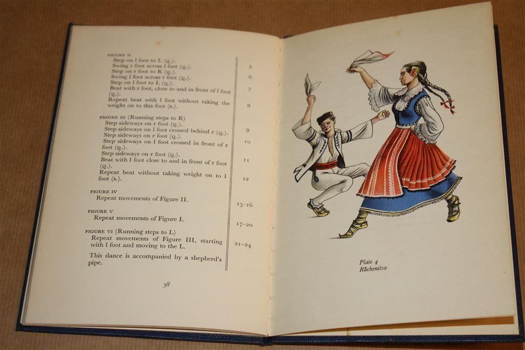 Dances of Bulgaria [1951]. Handboek Europese volksdansen., Boeken, Ophalen of Verzenden, Gelezen, Toneel