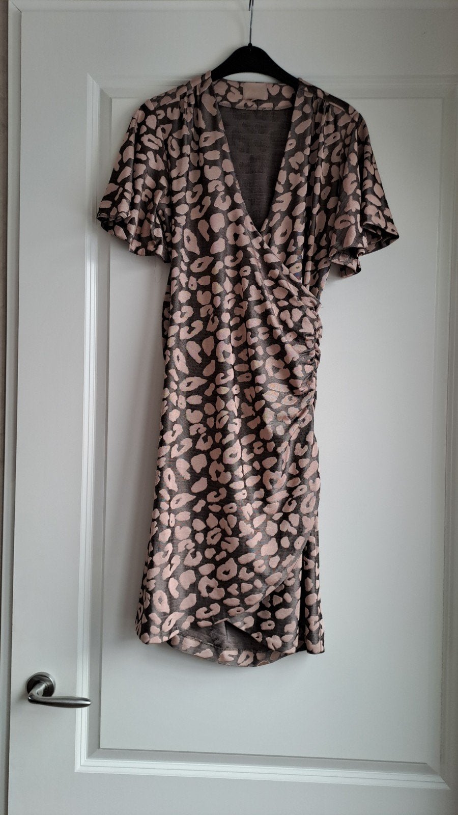 Nieuwe Josh V dames jurk - Luipaardprint - Maat M, Kleding | Dames, Maat 38/40 (M), Meerkleurig, Nieuw, Ophalen of Verzenden