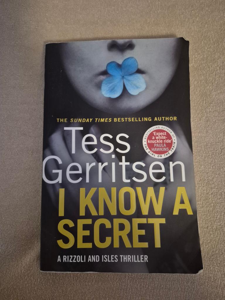 I Know A Secret - Tess Gerritsen (Rizzoli & Isles), Boeken, Ophalen of Verzenden, Gelezen, Tess Gerritsen, Amerika