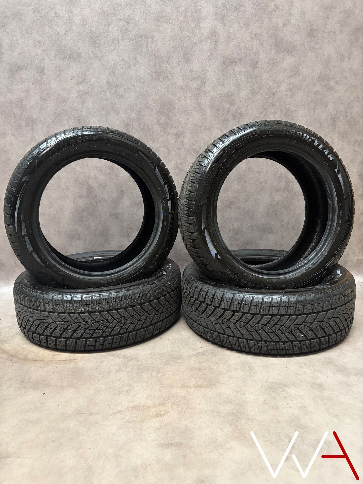 4x Goodyear Ultragrip 215/55 R18 winterbanden ID.3 Born V60, 18 inch, -, -, Banden en Velgen