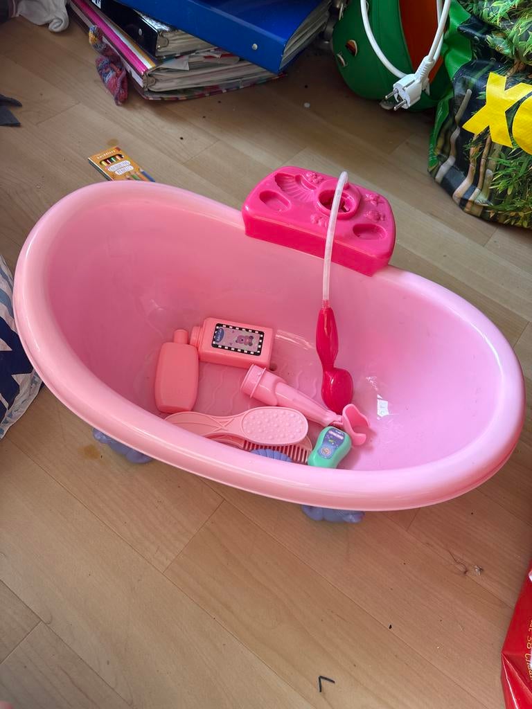 Roze poppenbad met werkende kraan en accessoires, Kinderen en Baby's, Speelgoed | Poppen, Ophalen, Gebruikt, Overige typen