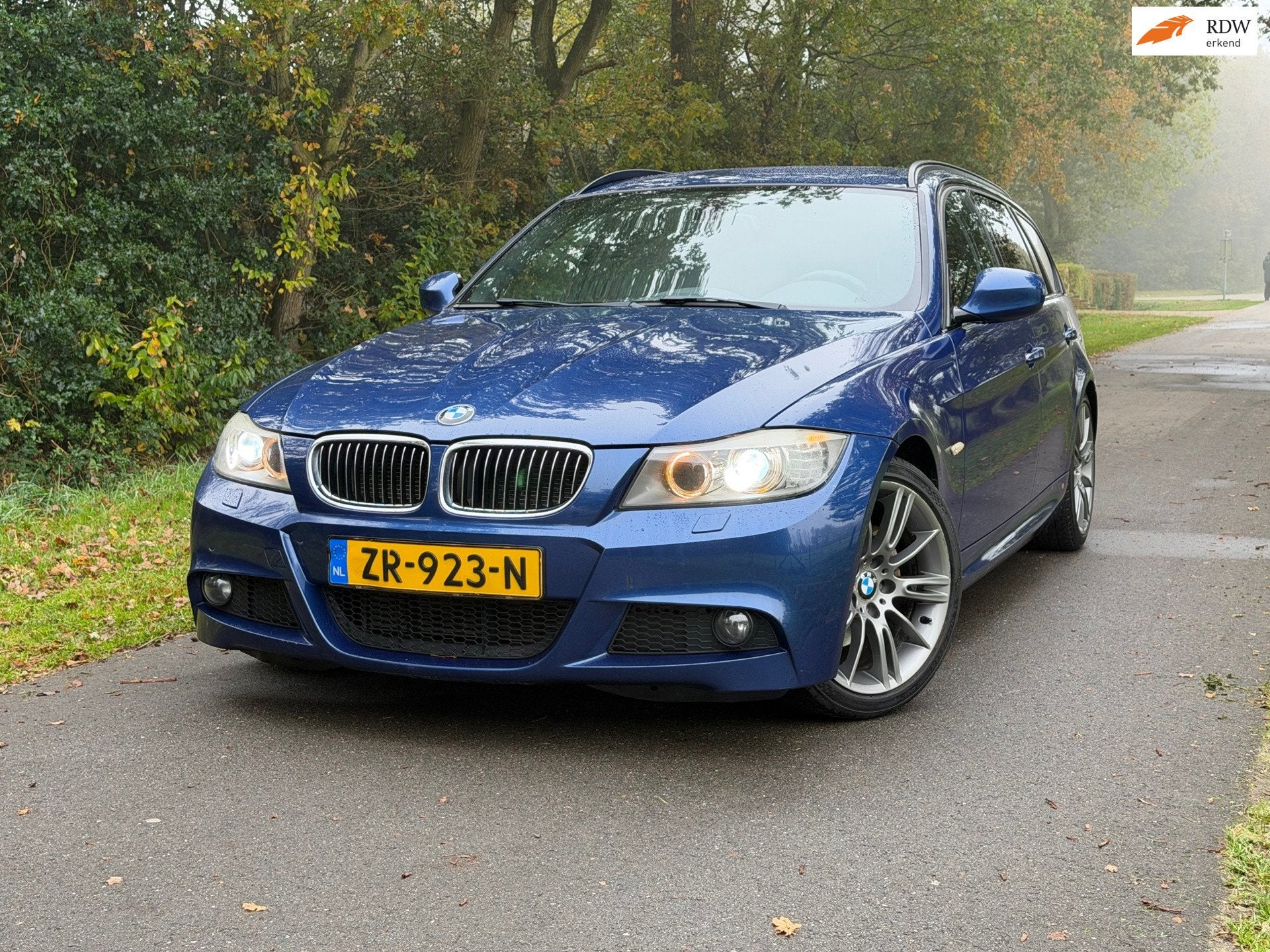 BMW 3-serie Touring 320d BluePerformance High Executive | M, Auto's, 21 km/l, 4 cilinders, Blauw, 1480 kg