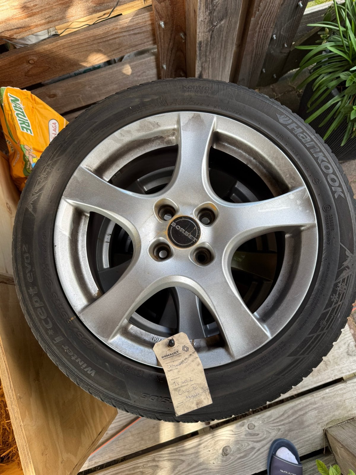 Te koop set winterbanden Renault Clio 2018 met velgen, Auto-onderdelen, Ophalen, Gebruikt, 16 inch, Banden en Velgen