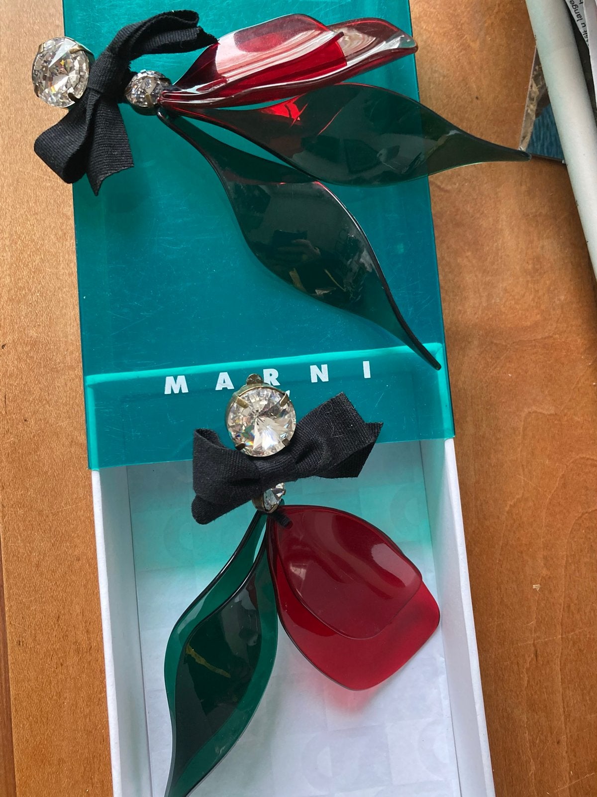 Marni oorbellen met kristallen en strikdetails, Sieraden, Tassen en Uiterlijk, Met kristal, Overige materialen, Hangers, Overige kleuren