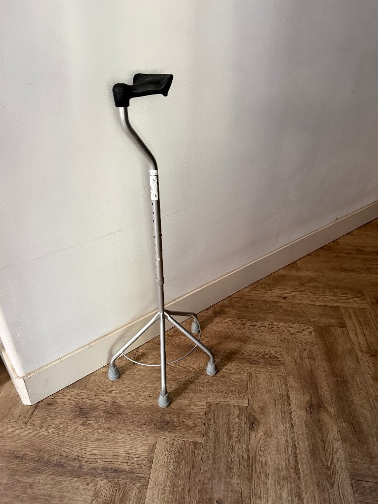 Eiffel wandelstok Anatomische vierpoot linkshandig, Ophalen, Verstelbaar, Zo goed als nieuw