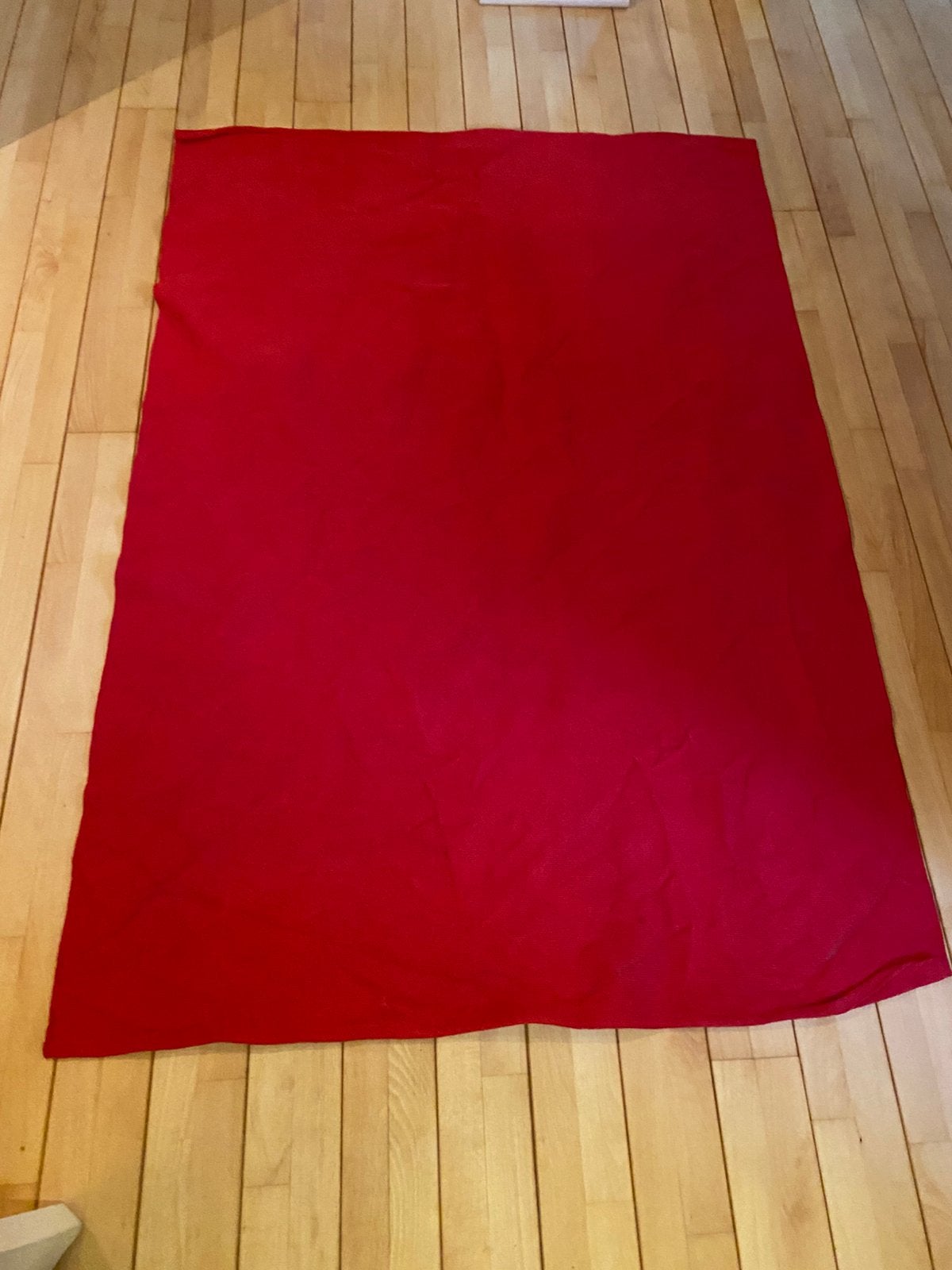 Mooi rood geweven vloerkleed, uitwasbaar 140 x 200 cm, 100 tot 150 cm, Ophalen of Verzenden, Zo goed als nieuw, 150 tot 200 cm