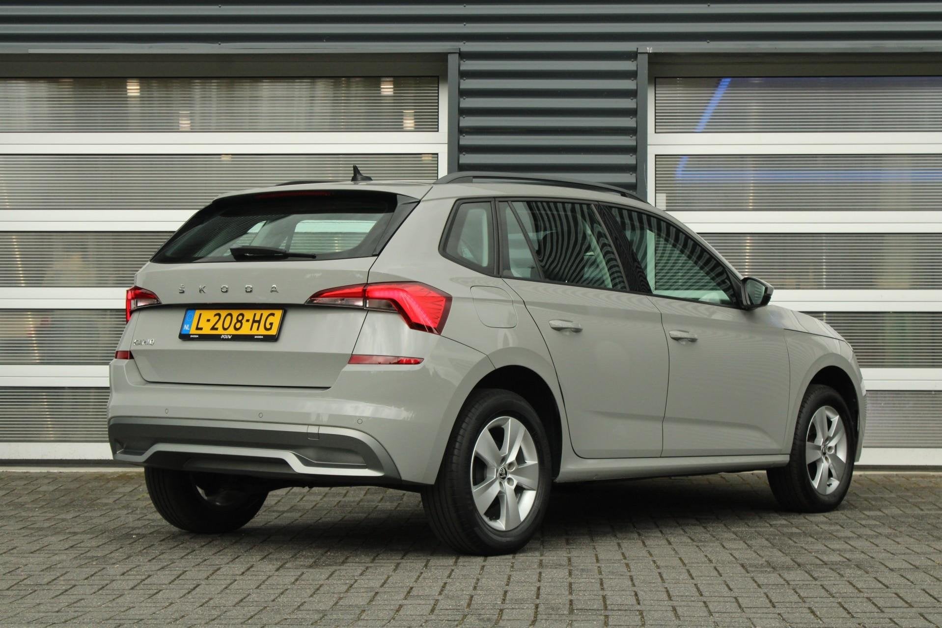 Skoda Kamiq 1.0 TSI 110pk Ambition | Parkeersensoren Achter, Auto's, 12 maanden, Stof, Gebruikt, Euro 6