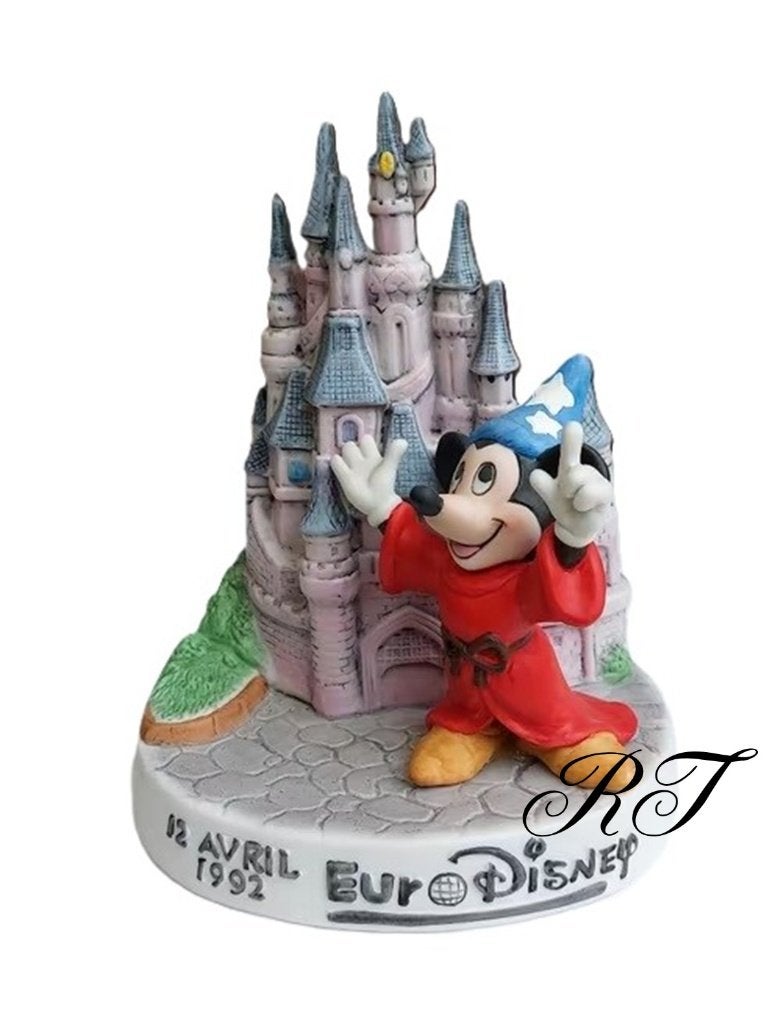 Prachtige Euro parks beeldje van Mickey voor het kasteel., Verzamelen, Disney, Nieuw, Beeldje of Figuurtje, Mickey Mouse, Ophalen of Verzenden