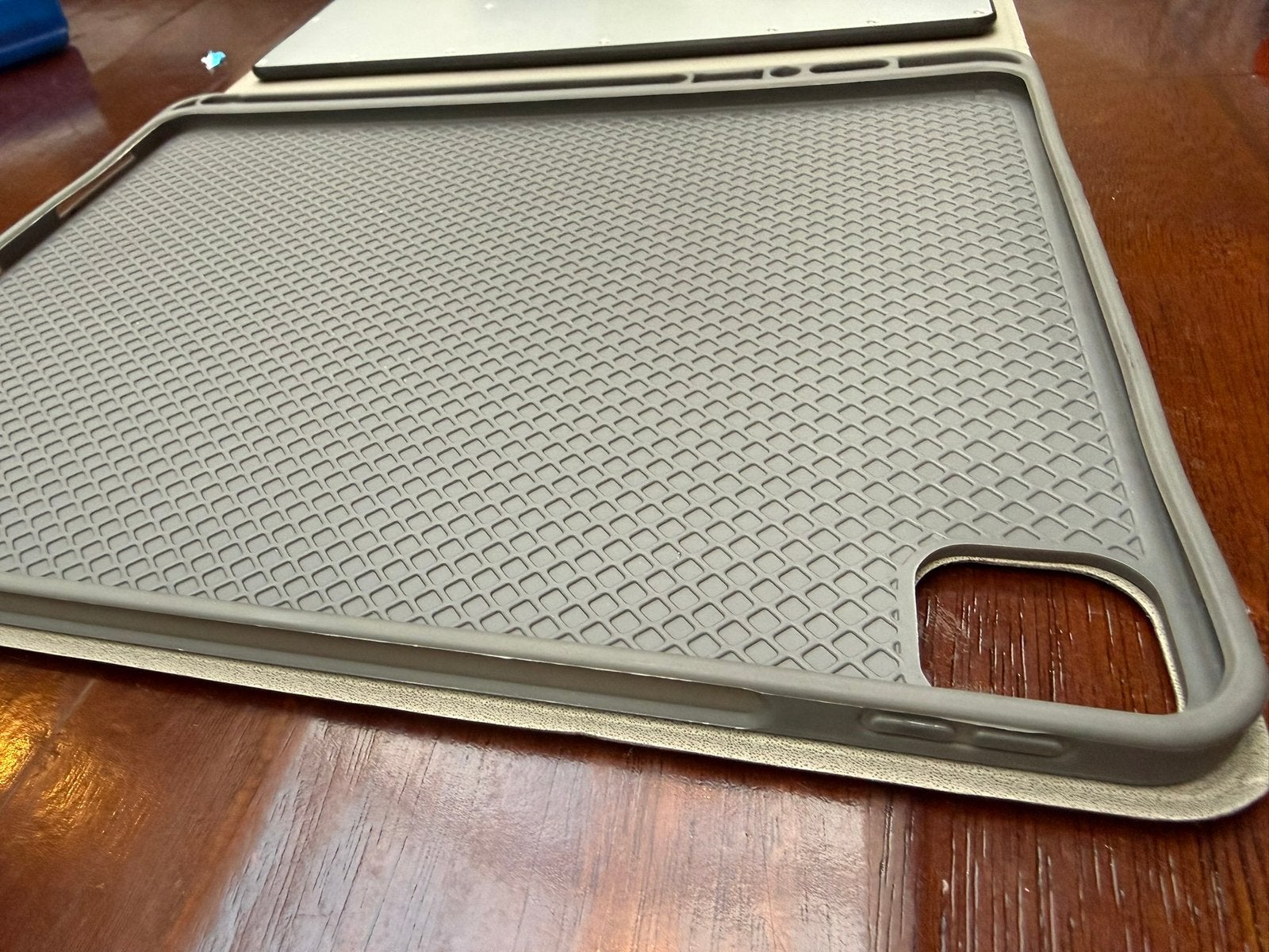 iPad Pro 13" tablet hoes met RGB bluetooth toetsenbord USB-c, 13 inch of meer, Bescherming voor- en achterkant, Ophalen of Verzenden