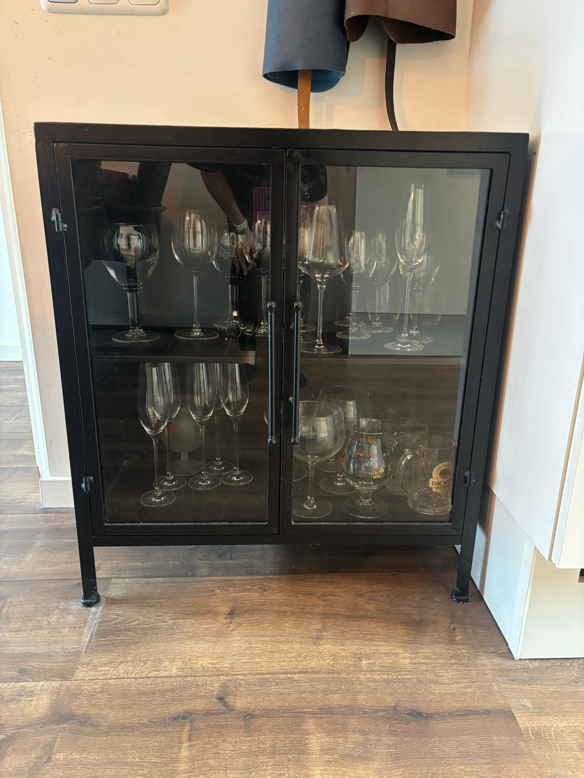 Zwart metalen vitrinekastje, Huis en Inrichting, Ophalen, Gebruikt, 50 tot 100 cm, Minder dan 100 cm
