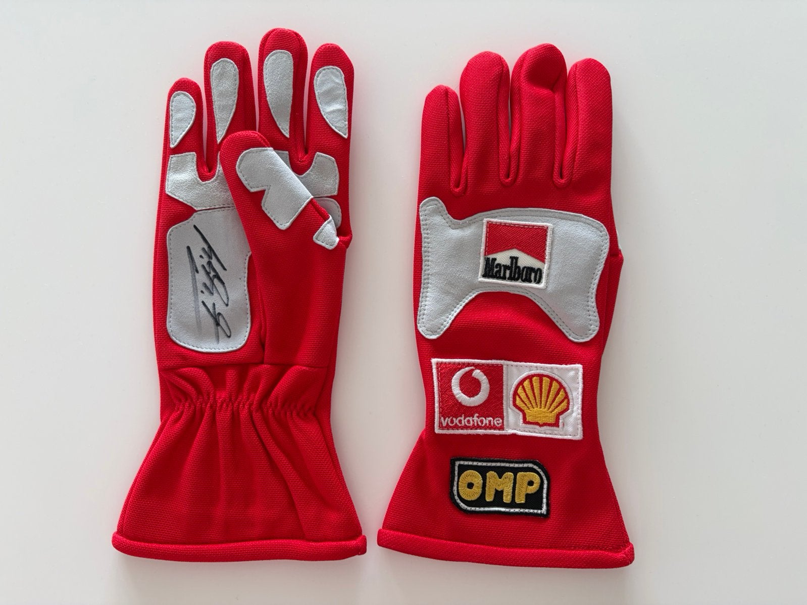 Michael Schumacher SIGNED Ferrari racing gloves with COA, Ophalen of Verzenden, Zo goed als nieuw, Formule 1