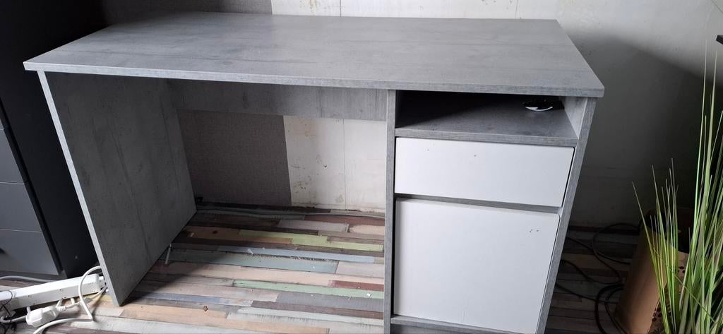 Bureau en kast, Ophalen