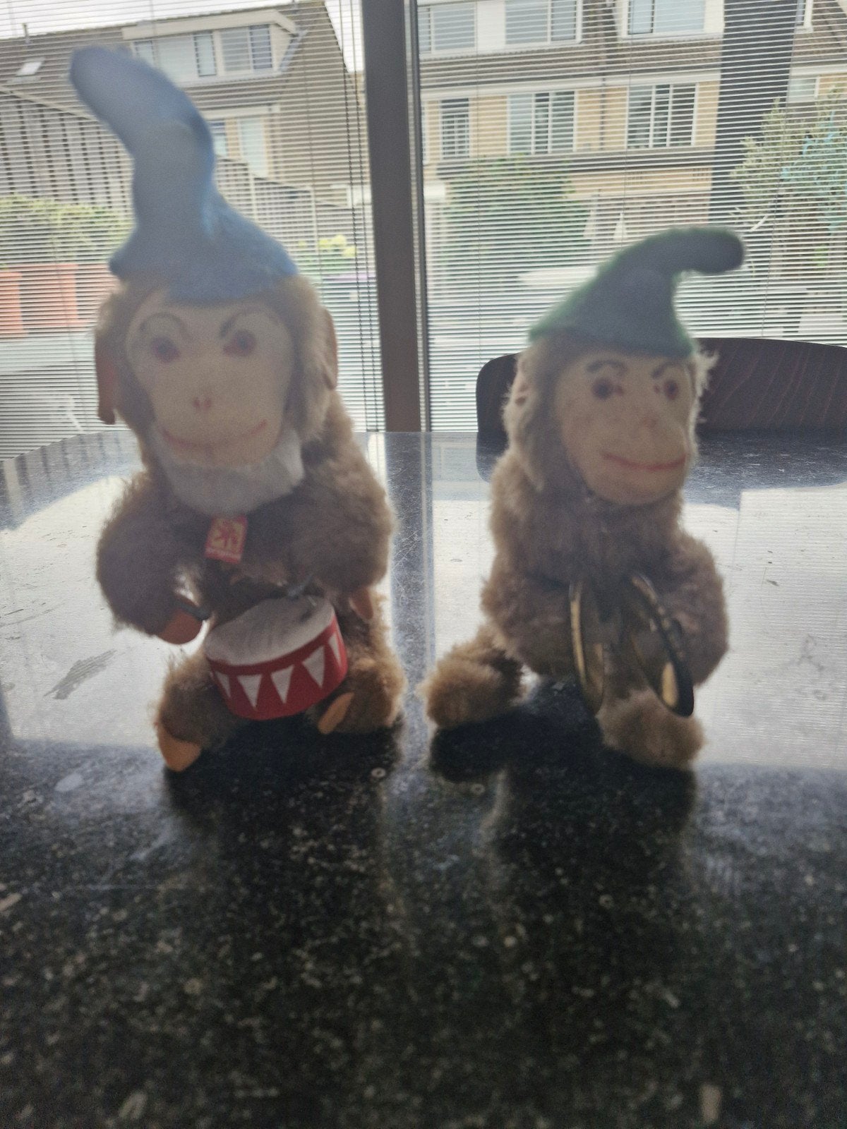 twee aapjes uit muziekkast., Antiek en Kunst, Ophalen