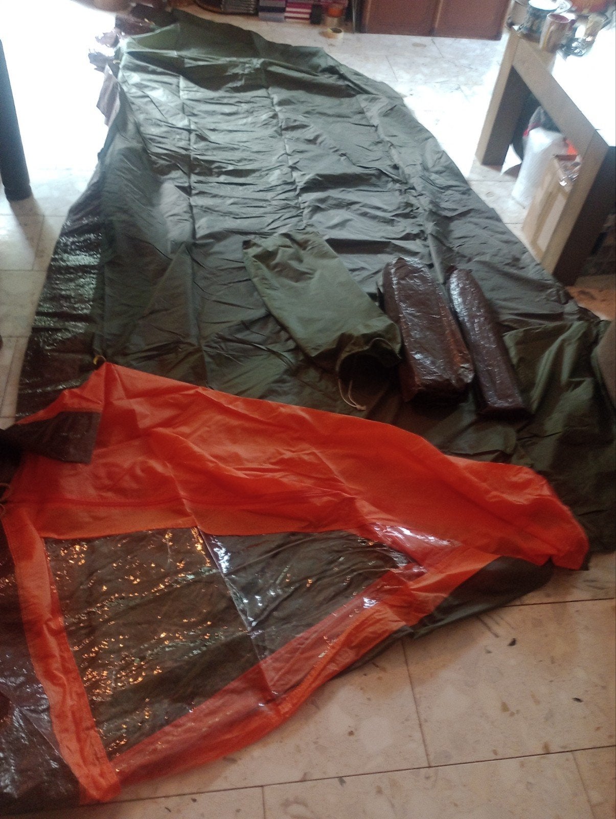 2-persoons tent met stalen buizen - Ideaal voor kamperen, Ophalen of Verzenden, Gebruikt, Tot en met 2