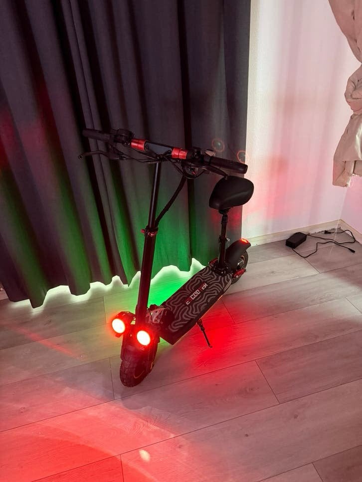 Krachtige Elektrische Step / Escooter Slechts 65 km gereden, Eén persoon, Cadeaubon