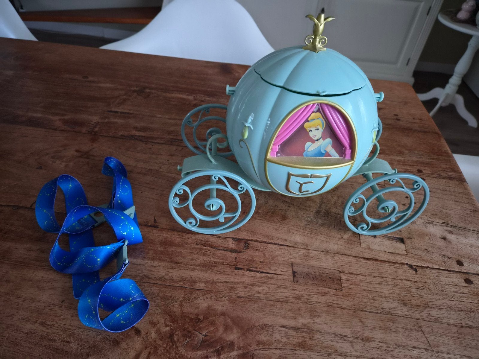 Disney koets doornroosje popcorn, Ophalen of Verzenden, Overige figuren, Zo goed als nieuw